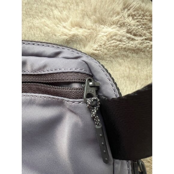 Lululemon Everywhere Belt Bag In Shiny Lavender With Adjustable Strap & Zipper - Picture 5 of 9